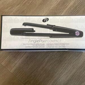 T3 SinglePass Compact Worldwide Flat Iron